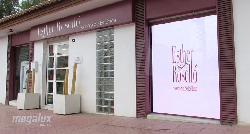Clínica Estética Esther Roselló en Valencia instala impactante pantalla LED de Megalux