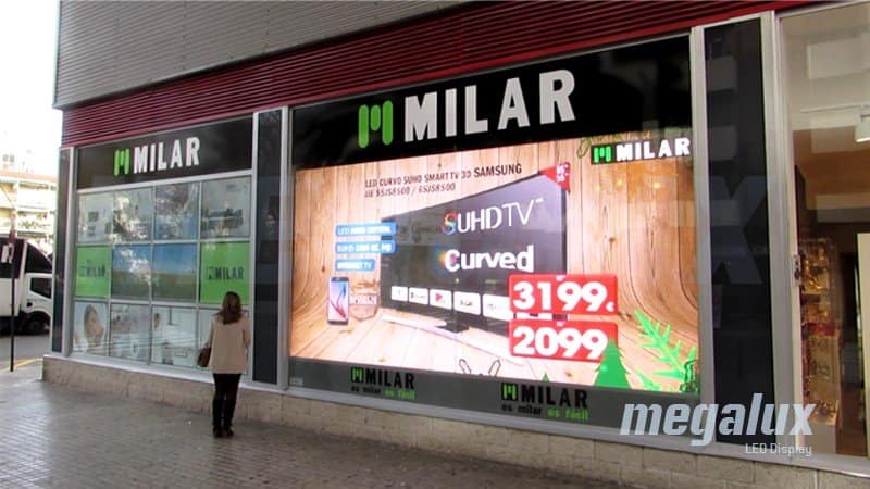 El centro comercial Alzamora estrena una espectacular pantalla LED Megalux