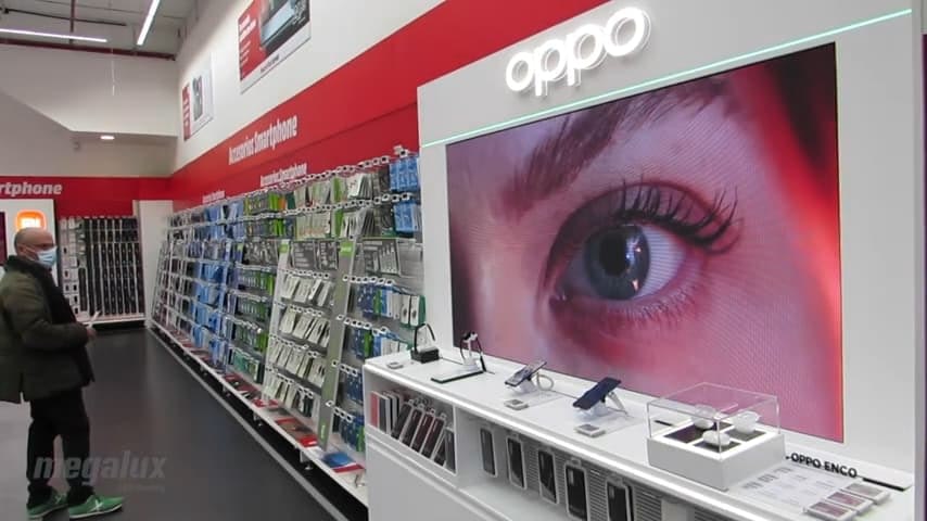 OPPO moderniza sus tiendas con pantallas LED Megalux