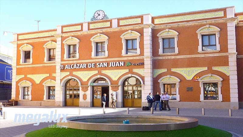 La tecnología LED Megalux luce en la estación de Alcázar de San Juan