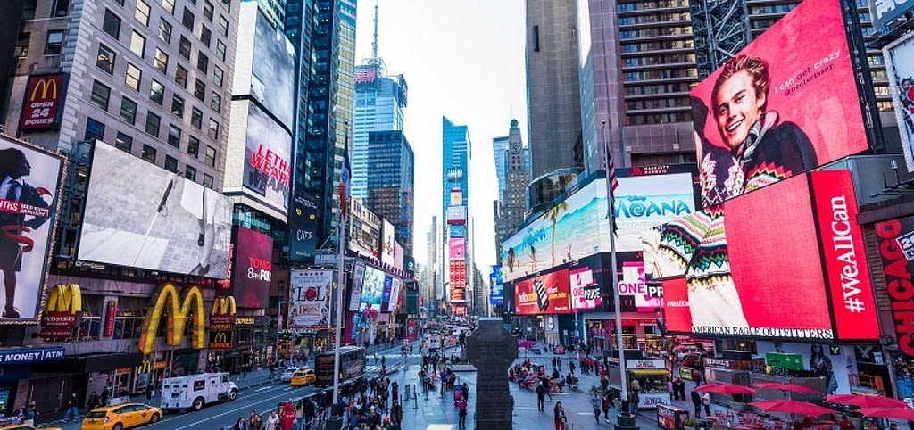 Los riesgos de utilizar software genérico para tu pantalla publicitaria