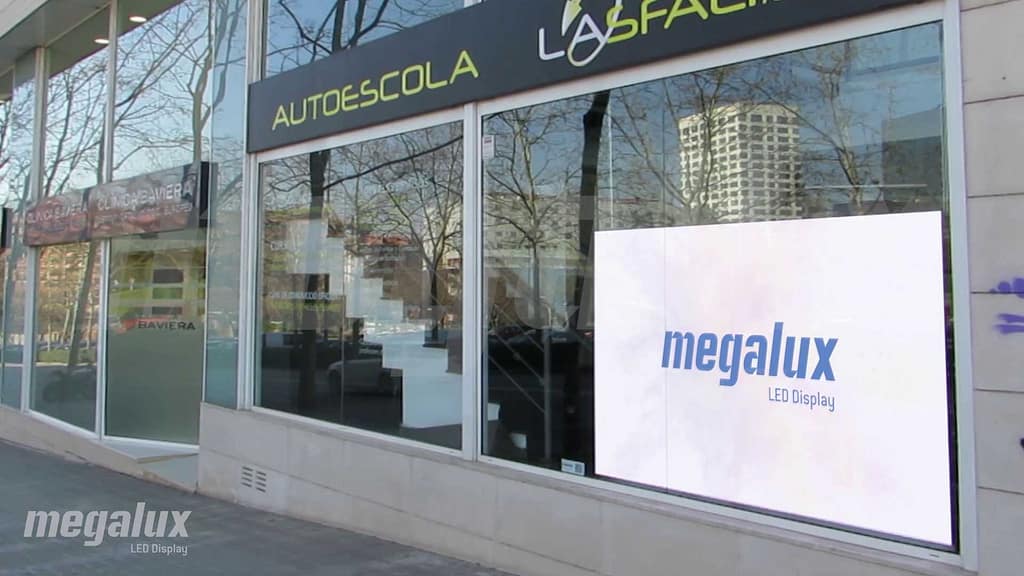 Pantalla LED Megalux en Sabadell, el sector de Autoescuelas coge fuerza con pantalla LED