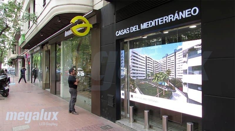 Casas del Mediterráneo elige a Megalux para su espectacular pantalla de escaparate
