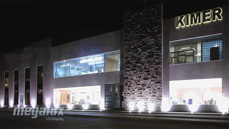 Megalux ilumina las instalaciones de Kimer Estanterías